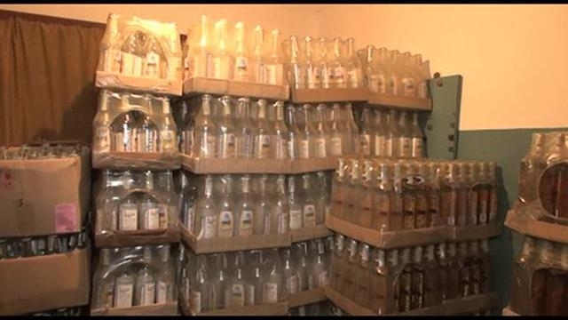 В подпольном цеху в Запорожье выявлены 2 тыс. бутылок водки В подпольном цеху в Запорожье выявлены 2 тыс. бутылок водки