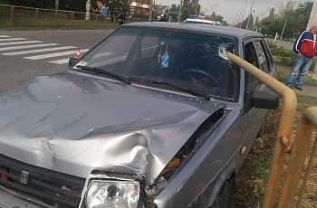 В ДТП металлический столб пробил лобовое стекло со стороны водителя (ФОТО) Фото № 1 В ДТП металлический столб пробил лобовое стекло со стороны водителя (ФОТО) Фото № 1