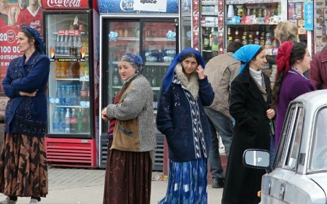 Возле больницы женщины пытались отобрать деньги у пациента (ФОТО) Фото № 0 Возле больницы женщины пытались отобрать деньги у пациента (ФОТО) Фото № 0
