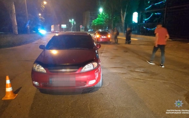 В Запорожье на полицейского напал неадекватный мужчина (ФОТО) Фото № 0 В Запорожье на полицейского напал неадекватный мужчина (ФОТО) Фото № 0