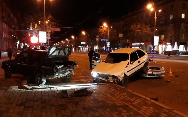 Смотрите: в центре Запорожья масштабное ДТП Фото № 2 Смотрите: в центре Запорожья масштабное ДТП Фото № 2