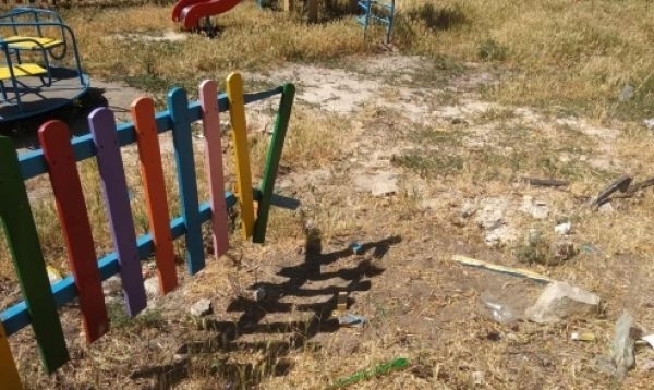 Водитель ВАЗа протаранил забор и Водитель ВАЗа протаранил забор и