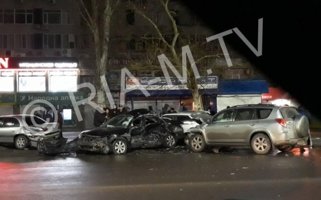 В сети появились фото массовой аварии на проспекте Фото № 1 В сети появились фото массовой аварии на проспекте Фото № 1