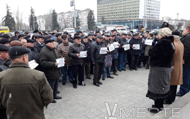 Запорожье митингует: Люди перекрыли трассу (ФОТО) Фото № 3 Запорожье митингует: Люди перекрыли трассу (ФОТО) Фото № 3