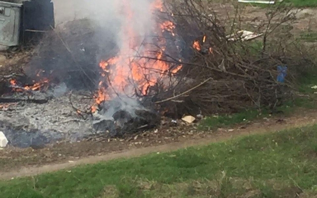 В Запорожье коммунальное предприятие вместо вывоза мусора сжигает его (ФОТО, ВИДЕО) Фото № 2 В Запорожье коммунальное предприятие вместо вывоза мусора сжигает его (ФОТО, ВИДЕО) Фото № 2