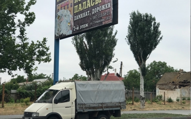 В Запорожской области предприниматель сутками охраняет свои билборды (ФОТО) Фото № 3 В Запорожской области предприниматель сутками охраняет свои билборды (ФОТО) Фото № 3