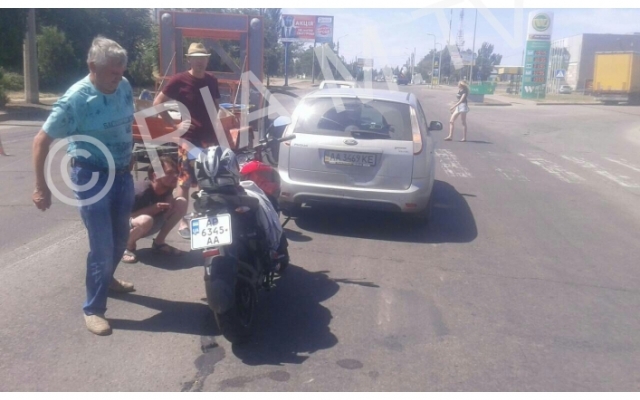 Под Запорожьем в аварию попала съемочная группа центрального телеканала (ФОТО) Фото № 0 Под Запорожьем в аварию попала съемочная группа центрального телеканала (ФОТО) Фото № 0