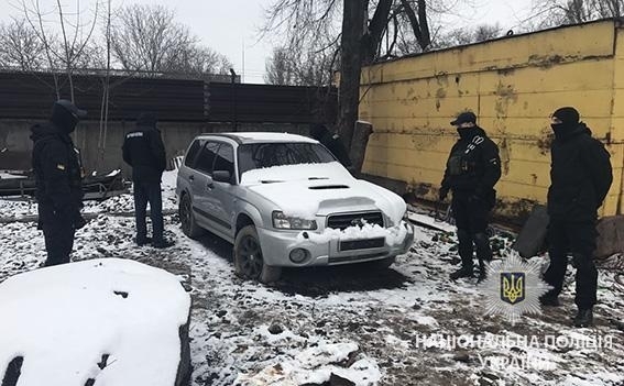Запорожский полицейский вымогал у киевлянина деньги за угнанный внедорожник Фото № 0 Запорожский полицейский вымогал у киевлянина деньги за угнанный внедорожник Фото № 0