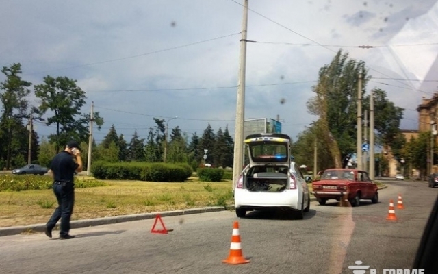 В Запорожье автомобили стоят в пробке из-за ДТП (ФОТО) Фото № 0 В Запорожье автомобили стоят в пробке из-за ДТП (ФОТО) Фото № 0