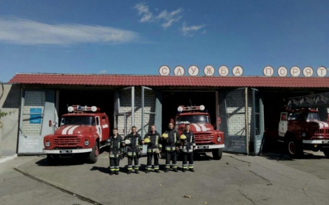 Запорожские спасатели под вой сирен прощались с коллегой (ФОТО) Фото № 0 Запорожские спасатели под вой сирен прощались с коллегой (ФОТО) Фото № 0