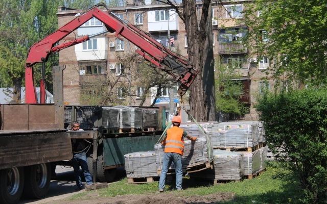 В Заводском районе проводят реконструкцию тротуаров (ФОТО) Фото № 1 В Заводском районе проводят реконструкцию тротуаров (ФОТО) Фото № 1