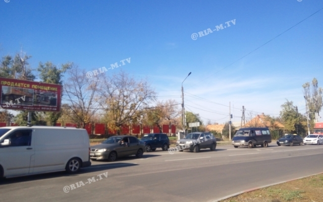Тягач растерял на дороге груз (ФОТО) Фото № 0 Тягач растерял на дороге груз (ФОТО) Фото № 0