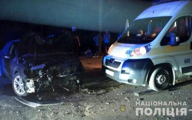В Запорожье автомобиль с пятью людьми В Запорожье автомобиль с пятью людьми