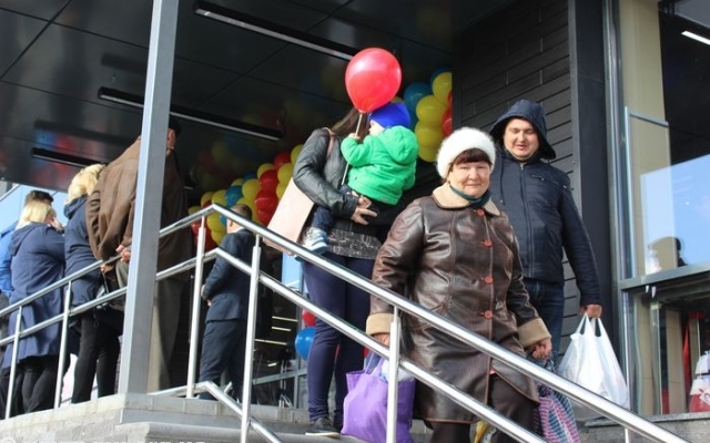 Покупатели взяли штурмом новый Покупатели взяли штурмом новый