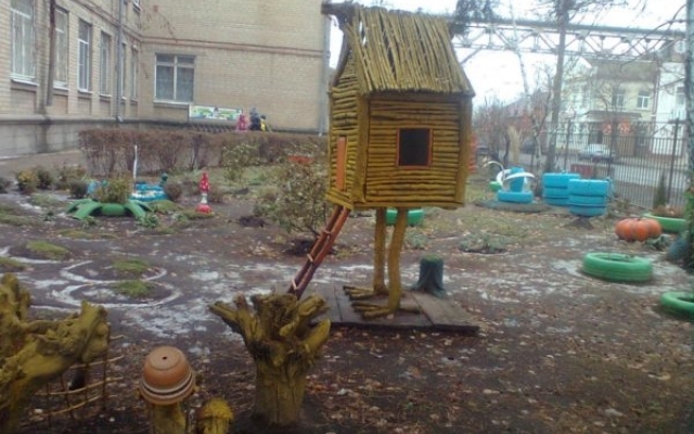 Под Запорожьем обнаружили избушку на курьих ножках (ФОТО) Фото № 0 Под Запорожьем обнаружили избушку на курьих ножках (ФОТО) Фото № 0