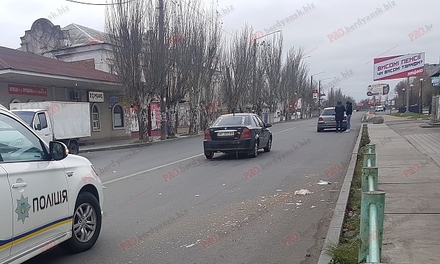 На запорожском курорте женщину задавила машина Фото № 1 На запорожском курорте женщину задавила машина Фото № 1