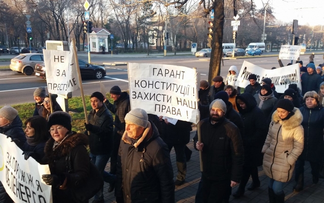 В центре Запорожья митингующие заблокировали дорогу (ФОТО) Фото № 11 В центре Запорожья митингующие заблокировали дорогу (ФОТО) Фото № 11