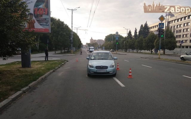 Возле мэрии под колеса легковушки попала девушка (ФОТО) Фото № 2 Возле мэрии под колеса легковушки попала девушка (ФОТО) Фото № 2