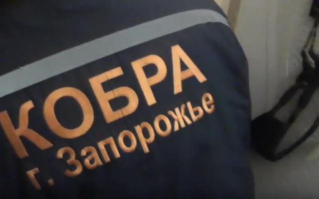 В Запорожье психбольной мужчина угрожал взорвать дом Фото № 0 В Запорожье психбольной мужчина угрожал взорвать дом Фото № 0