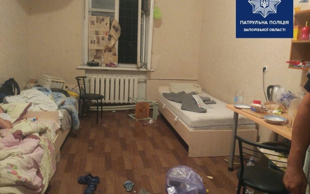 В Запорожье родители морили голодом и избивали своих детей (ФОТО) Фото № 4 В Запорожье родители морили голодом и избивали своих детей (ФОТО) Фото № 4