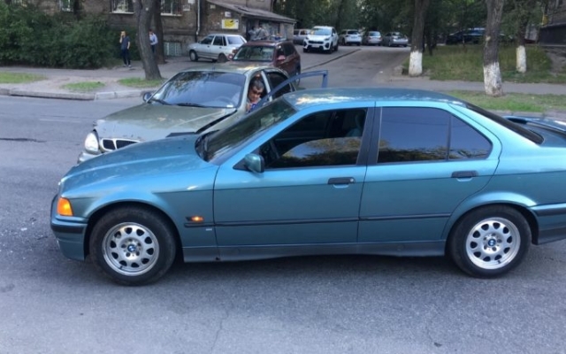 В центре Запорожья отечественное авто В центре Запорожья отечественное авто