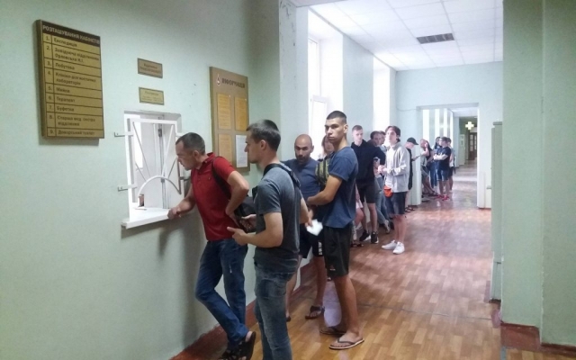 Десятки жителей Запорожья пришли сдать кровь для обгоревшей девушки (ФОТО) Фото № 0 Десятки жителей Запорожья пришли сдать кровь для обгоревшей девушки (ФОТО) Фото № 0