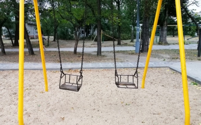 Родители боятся отпускать детей на детскую площадку (ФОТО) Фото № 0 Родители боятся отпускать детей на детскую площадку (ФОТО) Фото № 0