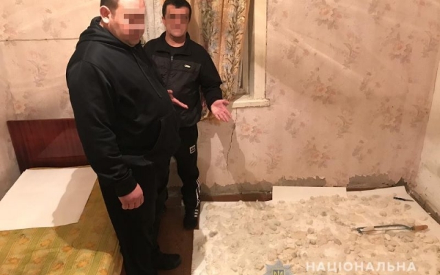 Житель Запорожья изготовил крупнейшую партию наркотиков в Украине (ВИДЕО) Фото № 1 Житель Запорожья изготовил крупнейшую партию наркотиков в Украине (ВИДЕО) Фото № 1