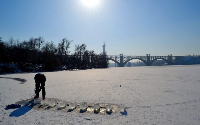 В Запорожье появилась ледяная карусель на Днепре Фото № 0 В Запорожье появилась ледяная карусель на Днепре Фото № 0