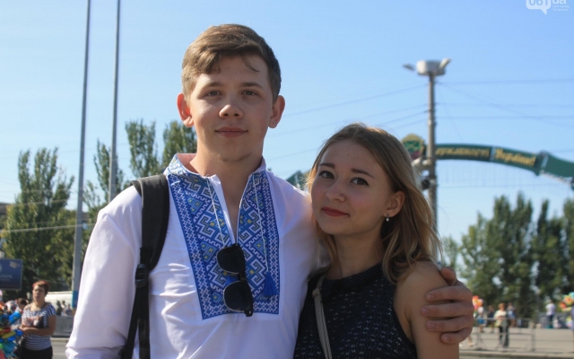 В сети опубликовали яркие фотоснимки известных запорожцев в вышиванках Фото № 2 В сети опубликовали яркие фотоснимки известных запорожцев в вышиванках Фото № 2