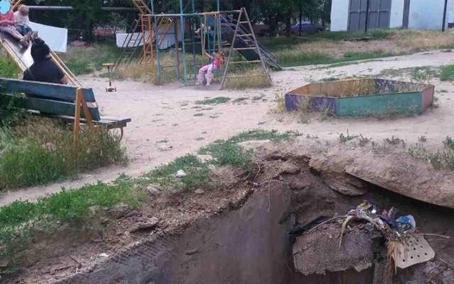 Детская площадка опасна для здоровья и жизни детей (ФОТО) Фото № 1 Детская площадка опасна для здоровья и жизни детей (ФОТО) Фото № 1