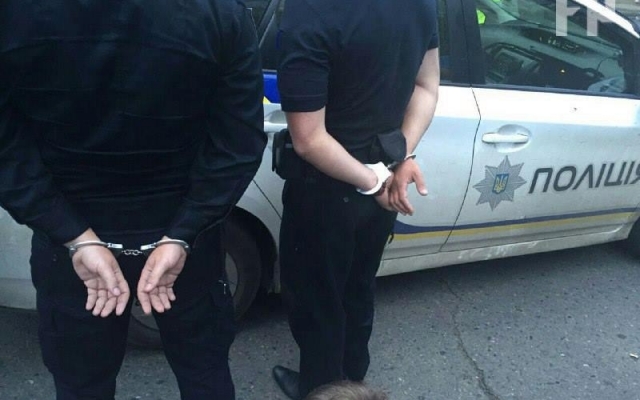 Запорожские полицейские ежедневно получают взятки Фото № 0 Запорожские полицейские ежедневно получают взятки Фото № 0