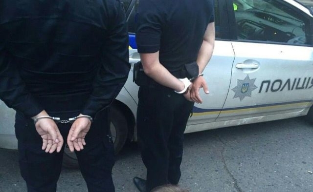 Запорожские полицейские попались на крупной взятке в Харькове (ФОТО) Фото № 4 Запорожские полицейские попались на крупной взятке в Харькове (ФОТО) Фото № 4