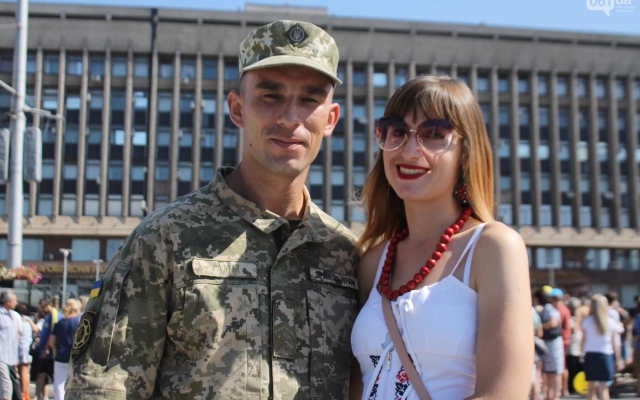 В сети опубликовали яркие фотоснимки известных запорожцев в вышиванках Фото № 21 В сети опубликовали яркие фотоснимки известных запорожцев в вышиванках Фото № 21