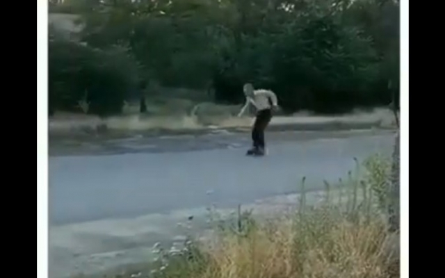 В Запорожской области необычный дедушка удивил горожан (ВИДЕО) Фото № 0 В Запорожской области необычный дедушка удивил горожан (ВИДЕО) Фото № 0
