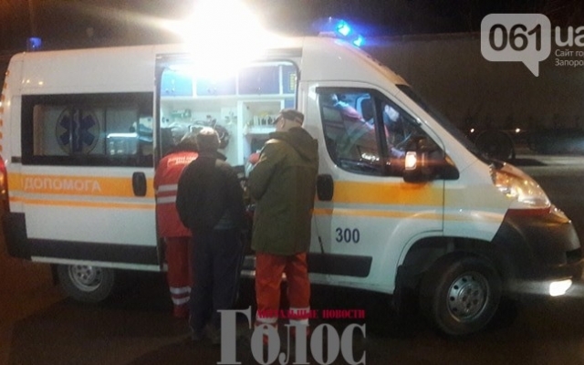 В Запорожье на пешехода наехала маршрутка (ФОТО) Фото № 3 В Запорожье на пешехода наехала маршрутка (ФОТО) Фото № 3