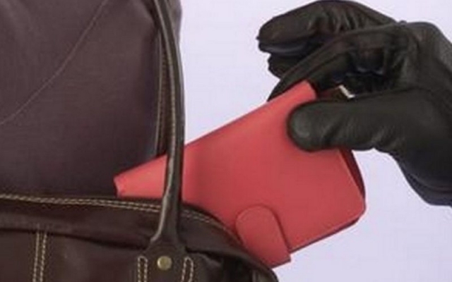 У жительницы Запорожья украли крупную сумму денег возле второй больницы Фото № 0 У жительницы Запорожья украли крупную сумму денег возле второй больницы Фото № 0