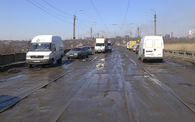 В сети показали дорогу на Калибровой: в ямы можно нырять (ФОТО) Фото № 1 В сети показали дорогу на Калибровой: в ямы можно нырять (ФОТО) Фото № 1