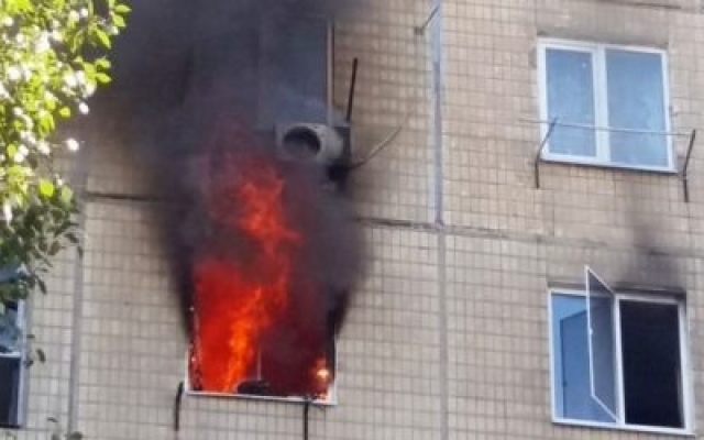 В запорожской многоэтажке тушили пожар Фото № 0 В запорожской многоэтажке тушили пожар Фото № 0