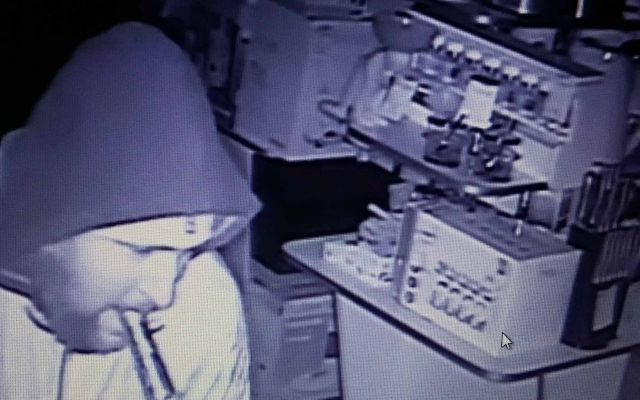 В Запорожской области под прицелом камеры обворовали магазин Фото № 0 В Запорожской области под прицелом камеры обворовали магазин Фото № 0