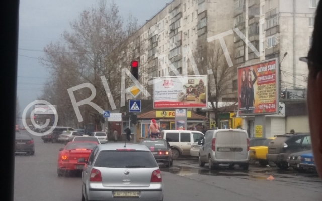 В Запорожской области заметили обнаженного Деда Мороза (ФОТО) Фото № 1 В Запорожской области заметили обнаженного Деда Мороза (ФОТО) Фото № 1