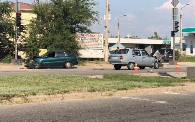 На Бабурке из-за ДТП ограничили движение (ФОТО) Фото № 0 На Бабурке из-за ДТП ограничили движение (ФОТО) Фото № 0