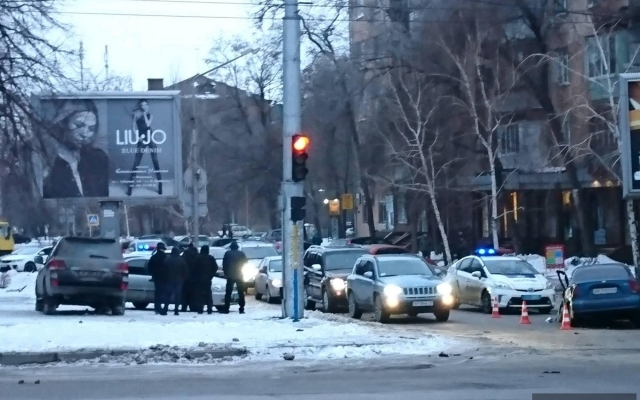 В сети появились фото сегодняшней аварии с пострадавшими в центре Запорожья Фото № 3 В сети появились фото сегодняшней аварии с пострадавшими в центре Запорожья Фото № 3
