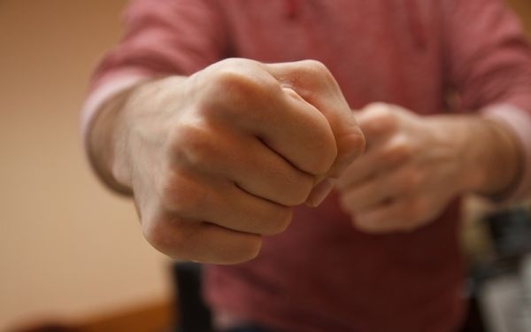 В развлекательном центре парень избил соперника: Не поделили девушку Фото № 1 В развлекательном центре парень избил соперника: Не поделили девушку Фото № 1