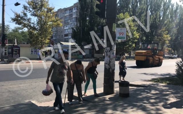 В Запорожской области люди увязли в свежем асфальте (ФОТО-ВИДЕО) Фото № 2 В Запорожской области люди увязли в свежем асфальте (ФОТО-ВИДЕО) Фото № 2