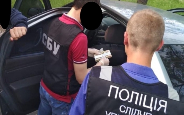 В Запорожье от частного предпринимателя требовали 120 тысяч гривен Фото № 0 В Запорожье от частного предпринимателя требовали 120 тысяч гривен Фото № 0