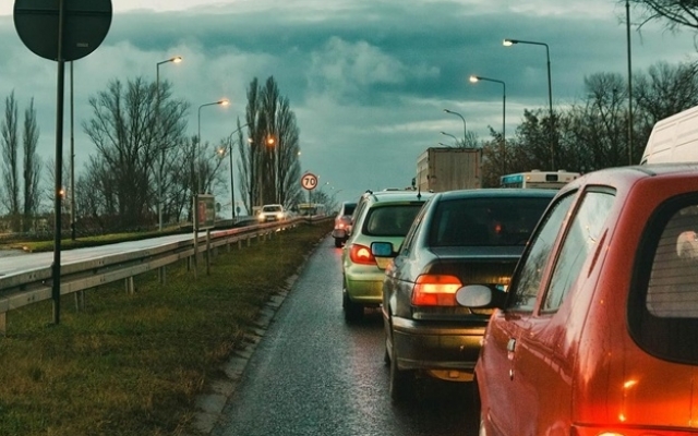 Перед плотиной и на Набережной затруднено движение транспорта Фото № 1 Перед плотиной и на Набережной затруднено движение транспорта Фото № 1