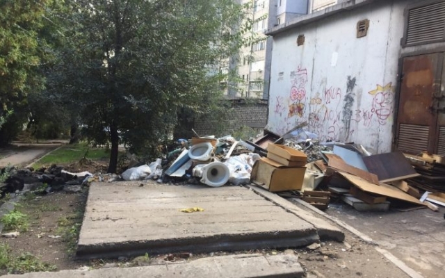Добро пожаловать в ад: Во что превратился один из запорожских дворов (ФОТО) Фото № 2 Добро пожаловать в ад: Во что превратился один из запорожских дворов (ФОТО) Фото № 2