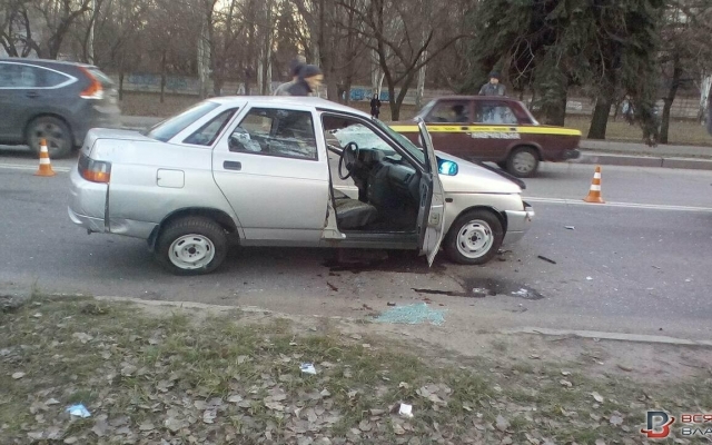 В Запорожье произошло массовое ДТП: Людей вырезали из авто (ФОТО) Фото № 7 В Запорожье произошло массовое ДТП: Людей вырезали из авто (ФОТО) Фото № 7