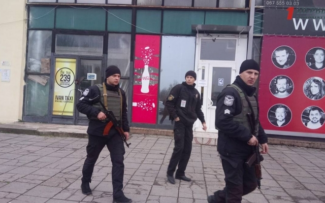 В запорожском аэропорту ищут бомбу (ФОТО) Фото № 1 В запорожском аэропорту ищут бомбу (ФОТО) Фото № 1